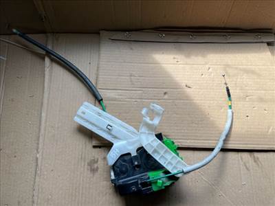 Hyundai i40 bal hátsó ajtózár  814103z000