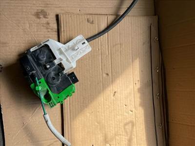 Hyundai i40 bal első ajtózár  813103z000