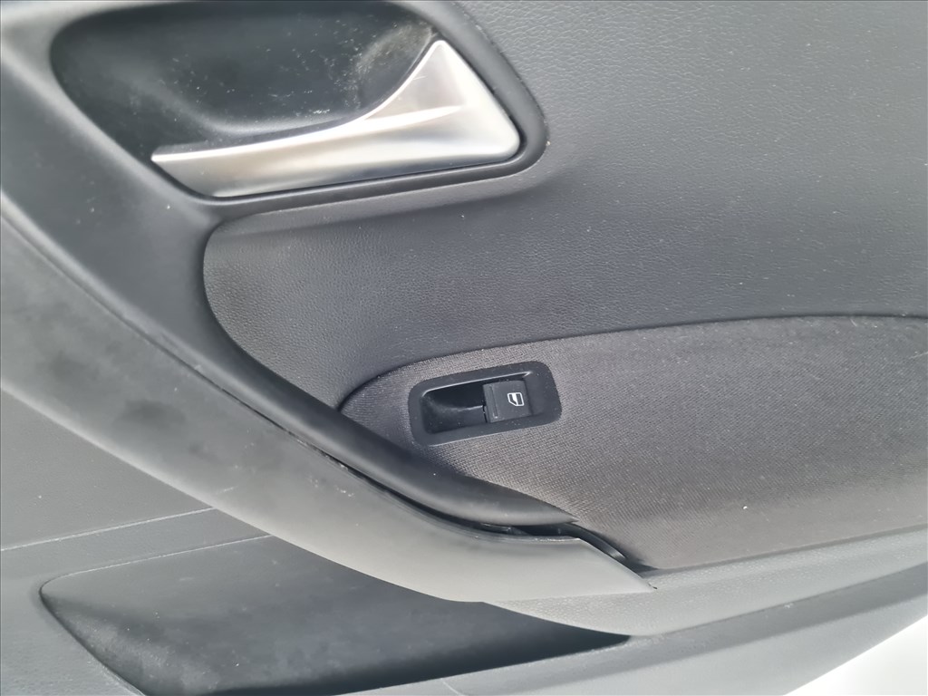 Volkswagen Polo V jobb hátsó ajtókárpit (24513) 6r6867212 3. kép