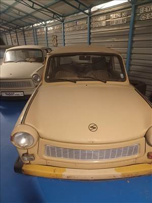 Trabant 601 bontott alkatrészei