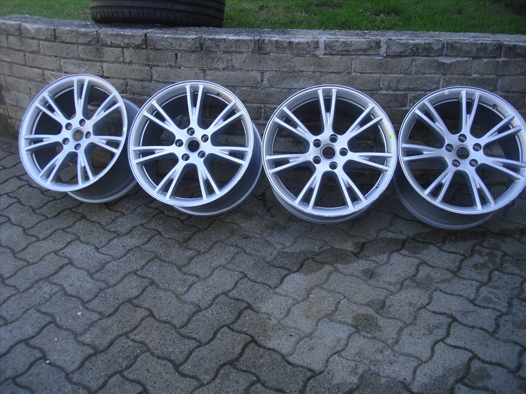 Tesla Model Gyári 19-es Alufelni 1188222-00-C 19Jx9,5 ET45 1. kép