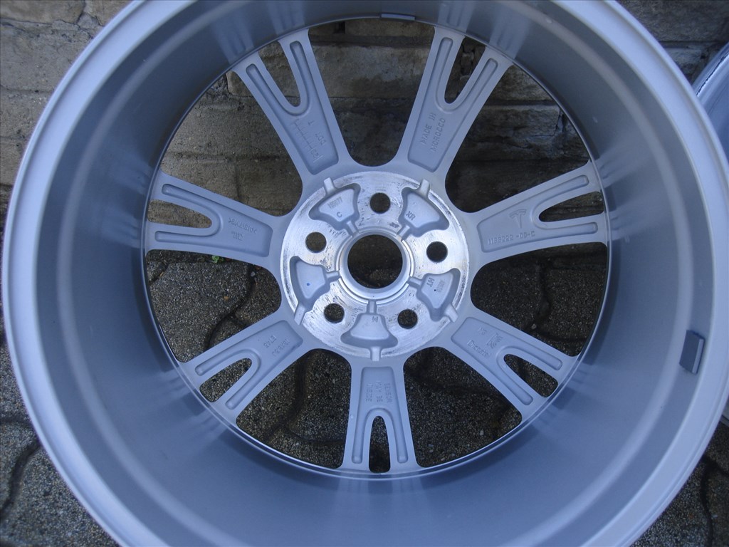 Tesla Model Gyári 19-es Alufelni 1188222-00-C 19Jx9,5 ET45 4. kép