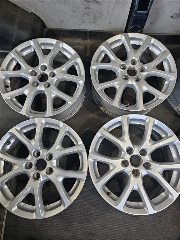  5x110 lyukosztású 7JJ 17" újszerű (gyári felni) alufelni 1. kép