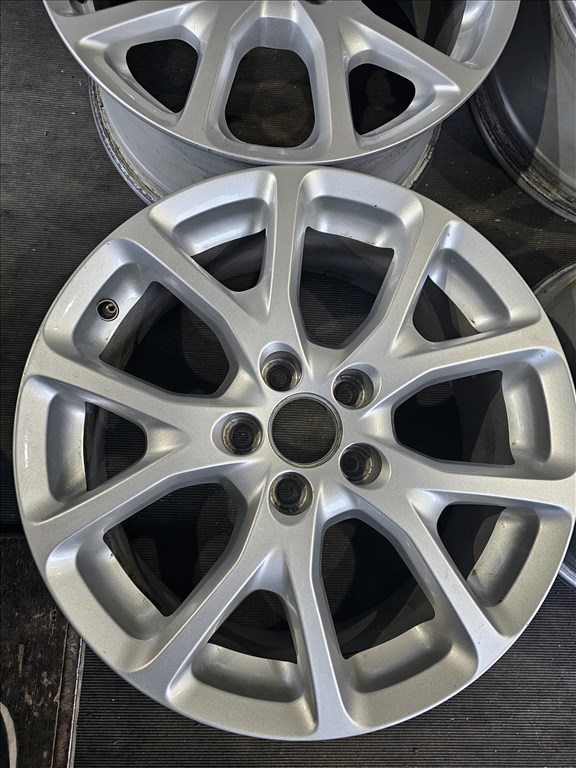  5x110 lyukosztású 7JJ 17" újszerű (gyári felni) alufelni 2. kép