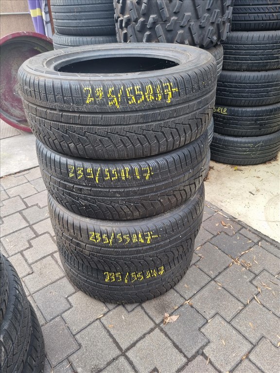  235/5517" újszerű Hankook W320 téli gumi 4db  1. kép