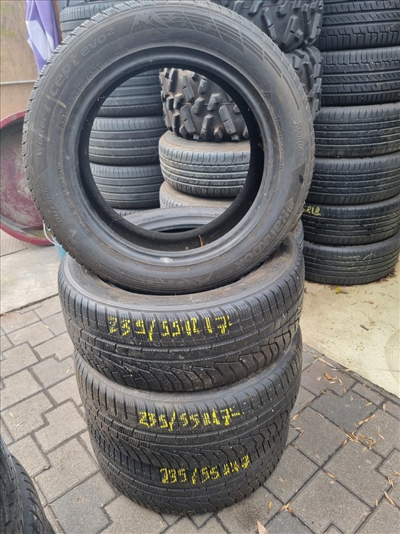  235/5517" újszerű Hankook W320 téli gumi 4db  2. kép