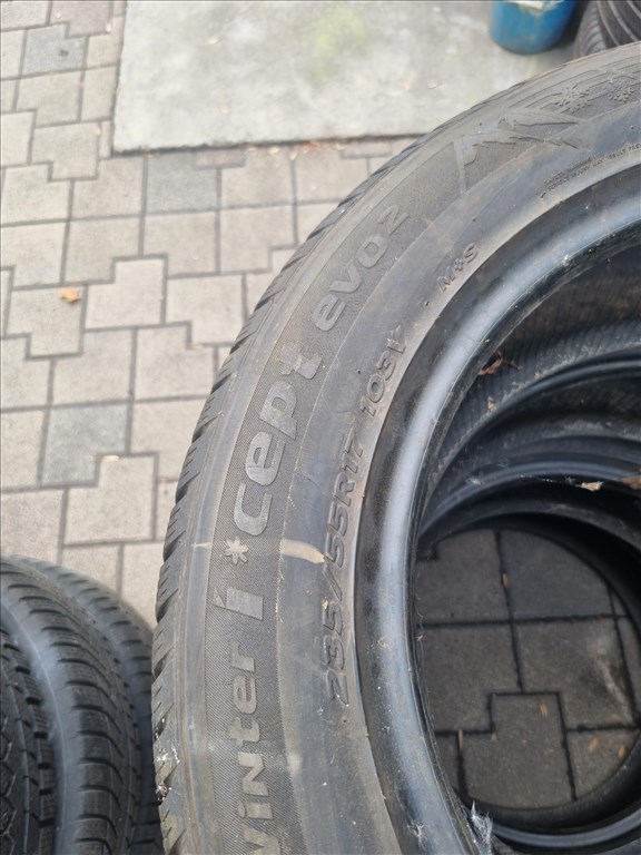  235/5517" újszerű Hankook W320 téli gumi 4db  5. kép