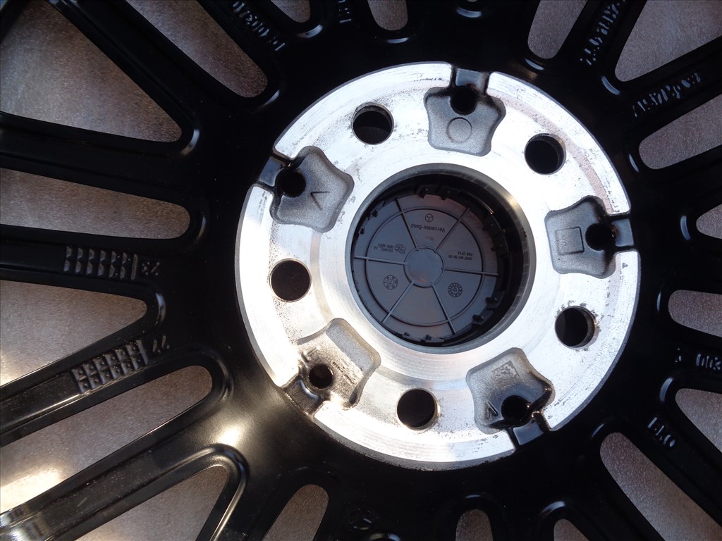 Új Mercedes gyári alufelni 18-as C-osztály, 5×112-es osztóval, fekete-polir eladó. 5. kép