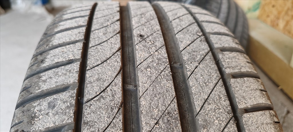  5x108 lyukosztású 19" használt (gyári felni) alufelni, rajta 235/35 újszerű Kleber nyári gumi gumi  5. kép