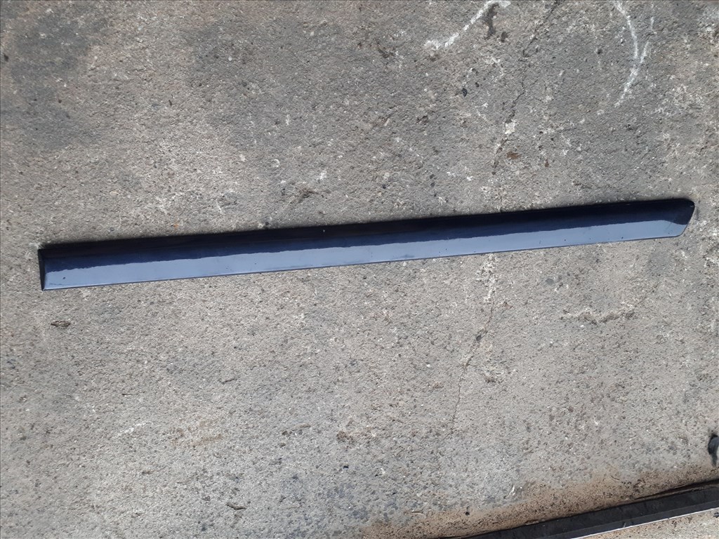 Audi A4 (B6) Sedan sötétkék bal hátsó ajtódíszléc  SZÍNKÓD NINCS 8e0853963 1. kép