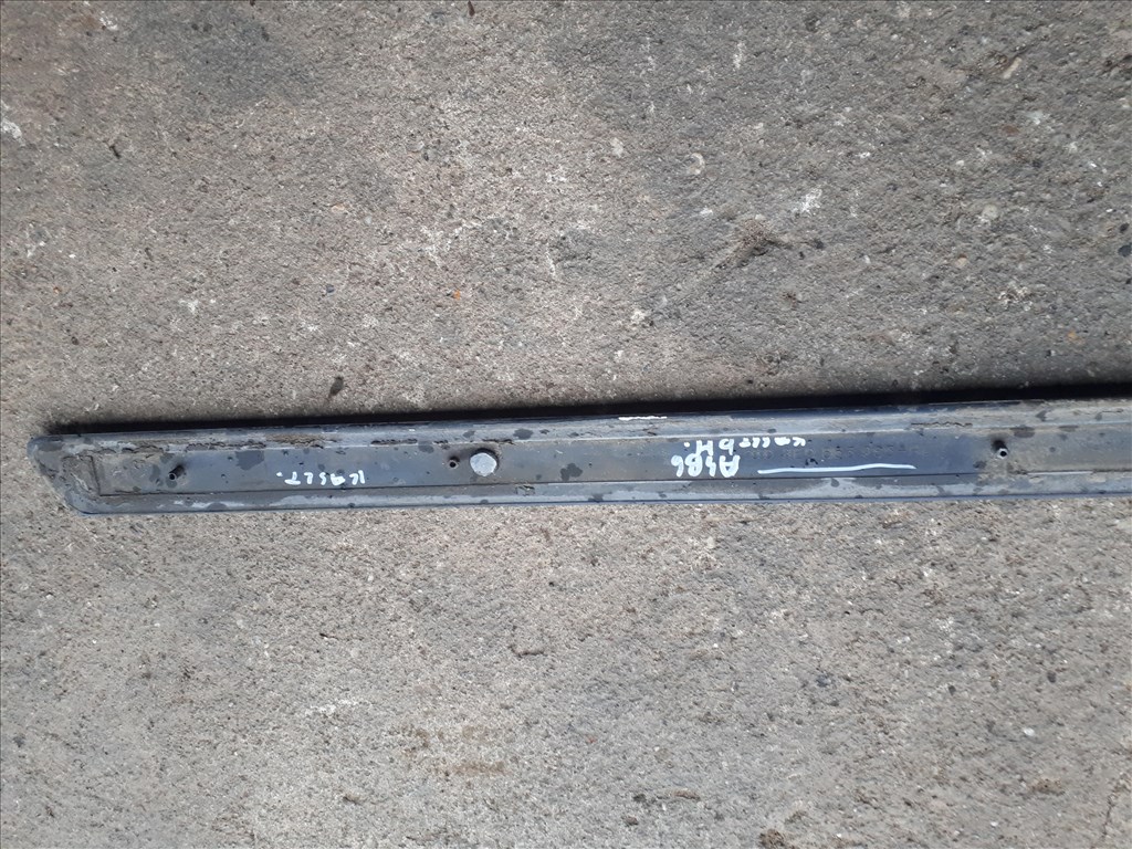 Audi A4 (B6) Sedan sötétkék bal hátsó ajtódíszléc  SZÍNKÓD NINCS 8e0853963 3. kép