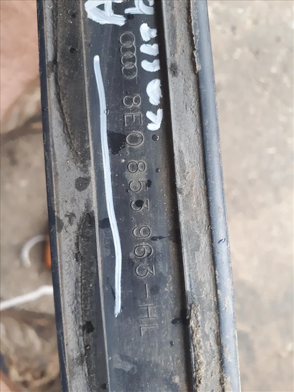 Audi A4 (B6) Sedan sötétkék bal hátsó ajtódíszléc  SZÍNKÓD NINCS 8e0853963 4. kép