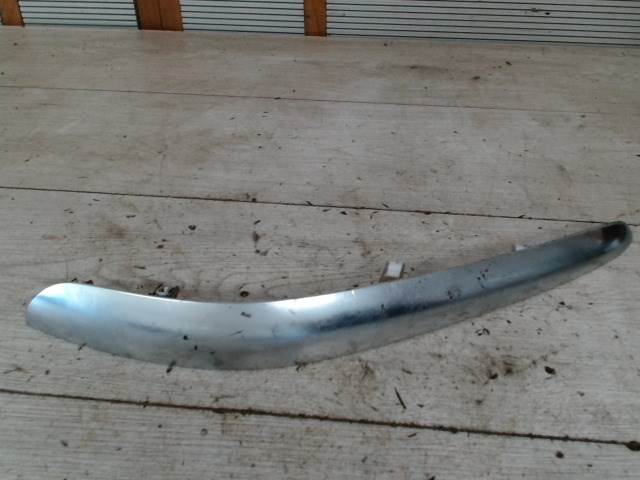 SUZUKI SX4 Jobb fényszóró alatti bajusz díszléc 1. kép