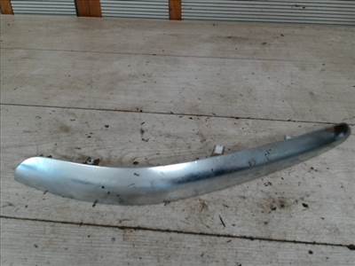 SUZUKI SX4 Jobb fényszóró alatti bajusz díszléc