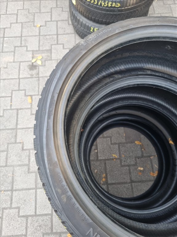  245/3519" 275/3019" újszerű Vredestein Wintrac Xtreme S téli gumi gumi szett  6. kép