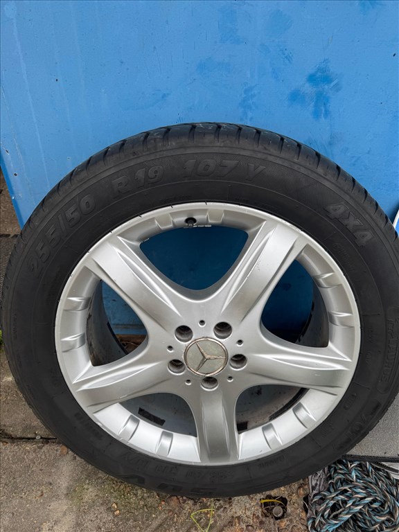  Mercedes Gyári 5X112 255/50R19 jó Taurus gumikkal 7. kép