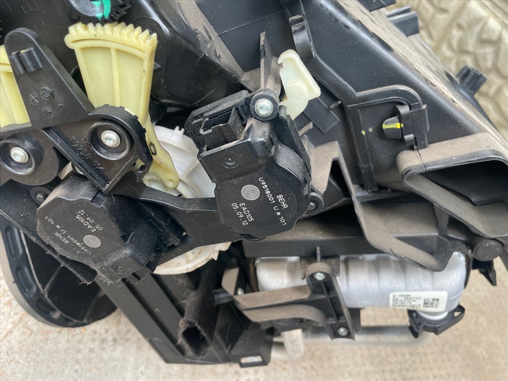 Opel Astra J  Klímabox 13402730 DG6  digitklímáshoz Automata klímáshoz 5. kép