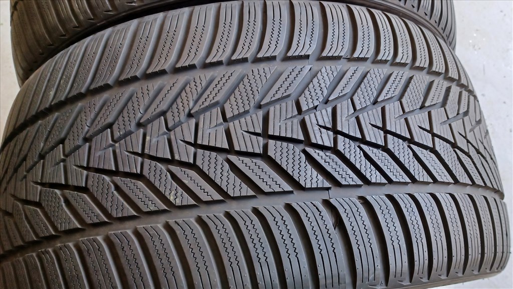 Hankook Winter Icept Evo3 295/30 R20 téli gumik 2db 1. kép