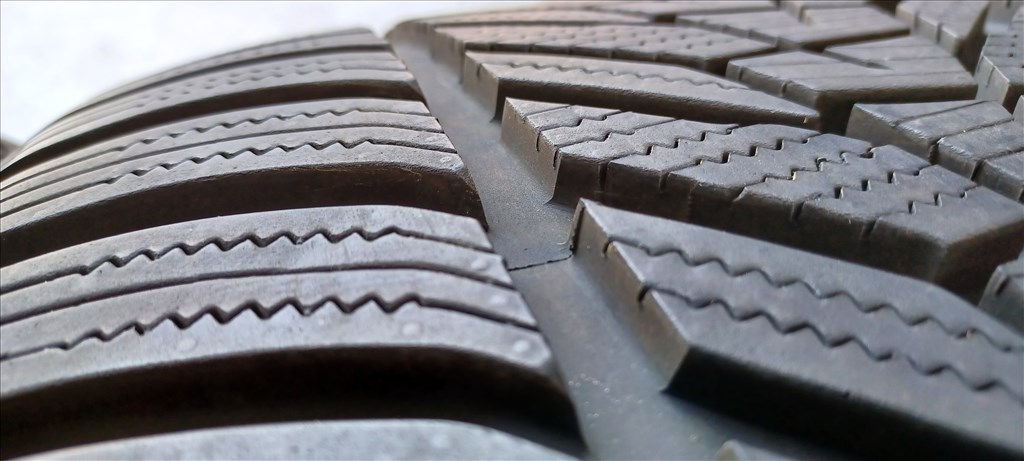 Hankook Winter Icept Evo3 295/30 R20 téli gumik 2db 5. kép