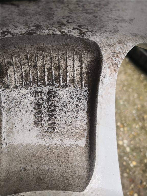   Kia 16-os gyári alufelnik 5x114.3-as  5. kép