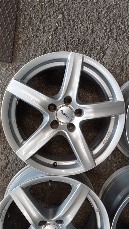  5x112 lyukosztású 7,5JJ 17" használt Alutec alufelni 5. kép