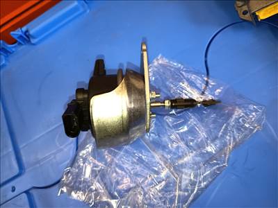 Turbó aktuátor Audi A4 A6 Q5 2.0 Tdi 04L25305 04l253056l
