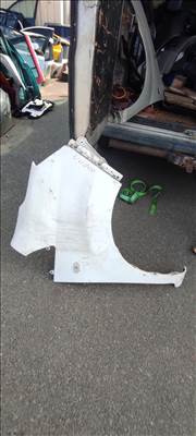 Nissan NV Jobb első sárvédő 