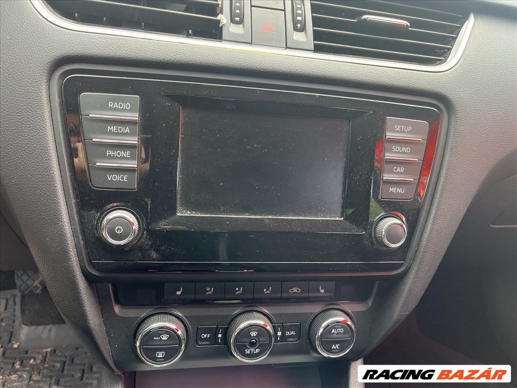 Skoda Octavia III bontott alkatrészei 12. kép
