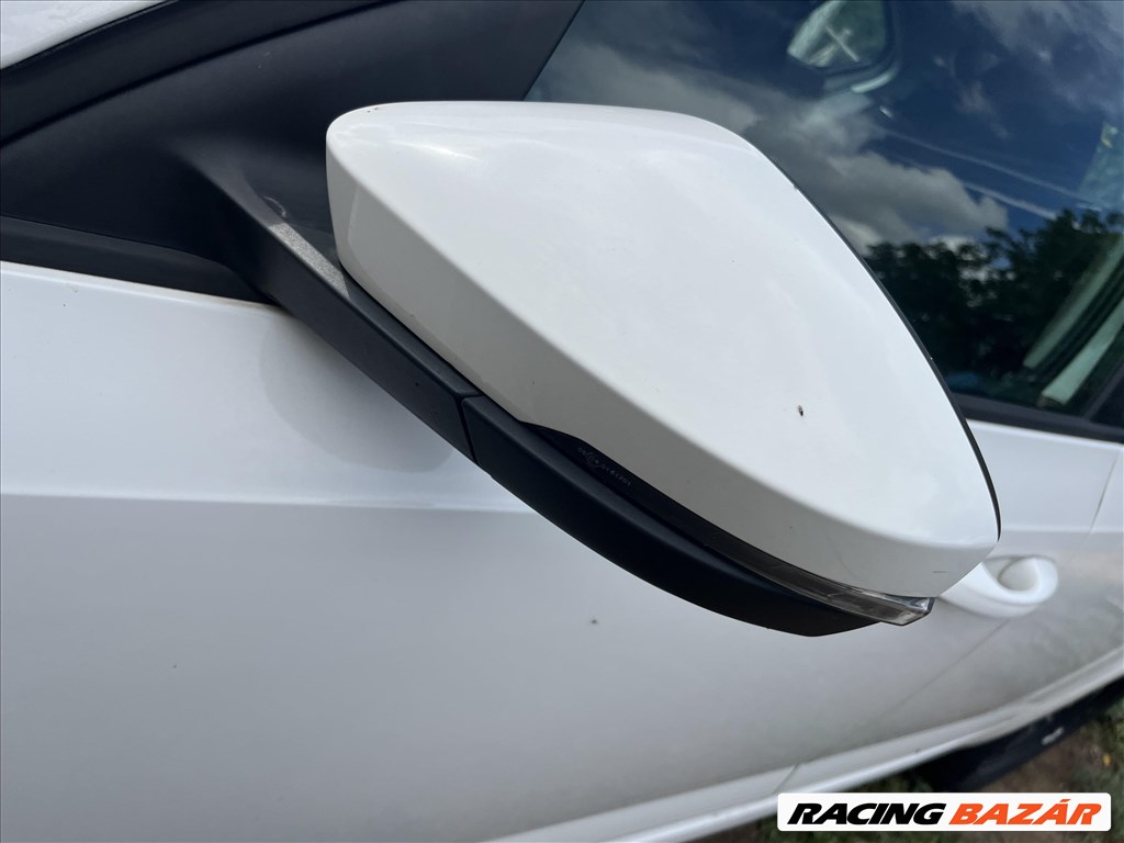 Skoda Octavia III bontott alkatrészei 14. kép