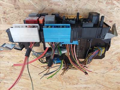 Mercedes E Class W212 (2009-2016) 2.2 Cdi Diesel Biztosíték Tábla 