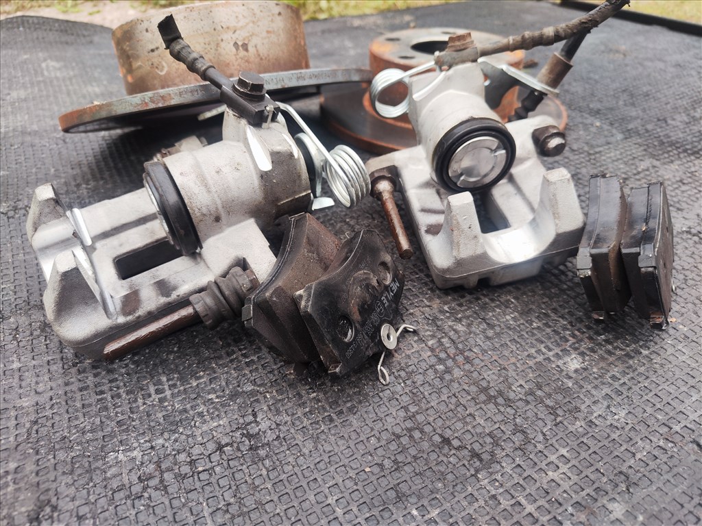 Audi A6 C5 Passat B5 B5.5 új hátsó féknyereg 2db 1. kép