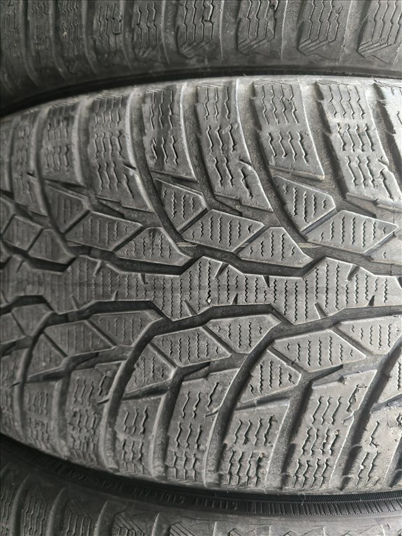  225/5018" 50e/4db használt Nokian téli gumi gumi 4. kép