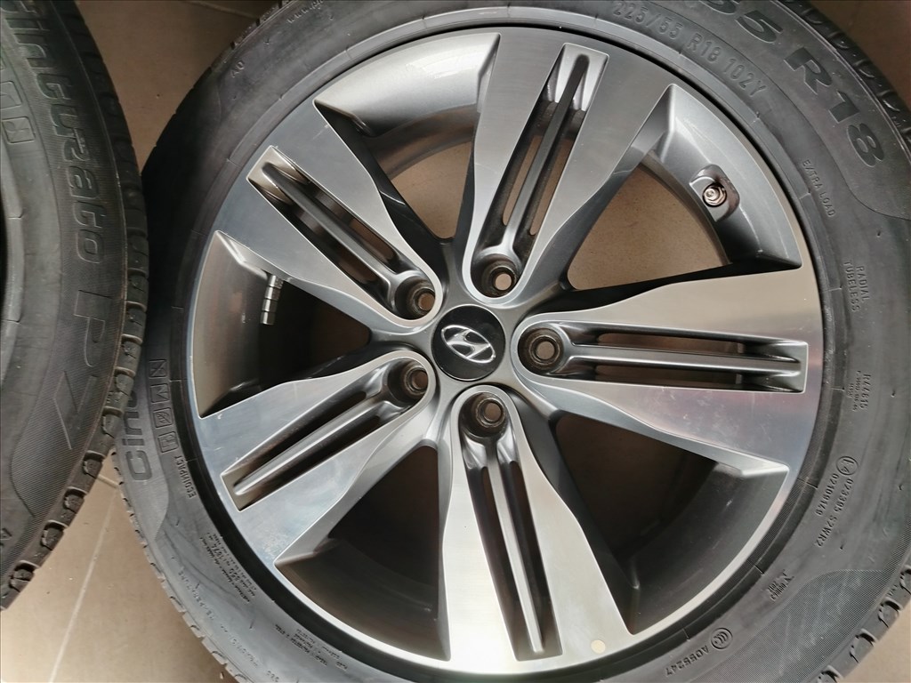  Hyundai Tucson 2010-2017- 5x114.3-18" (gyári felni) alufelni, 225/55 Pirelli nyári gumi  2. kép