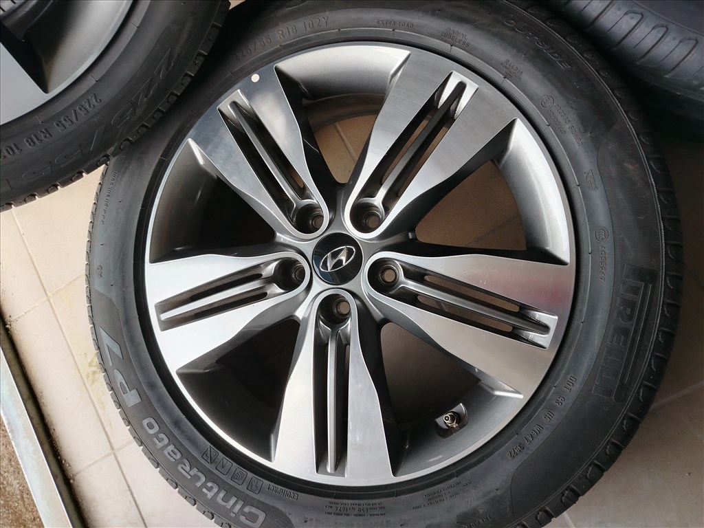 Hyundai Tucson 2010-2017- 5x114.3-18" (gyári felni) alufelni, 225/55 Pirelli nyári gumi  3. kép