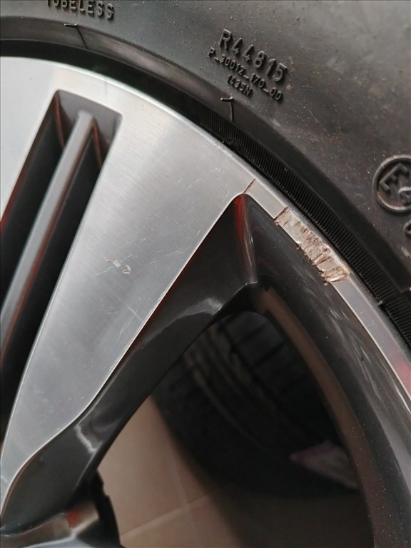  Hyundai Tucson 2010-2017- 5x114.3-18" (gyári felni) alufelni, 225/55 Pirelli nyári gumi  6. kép