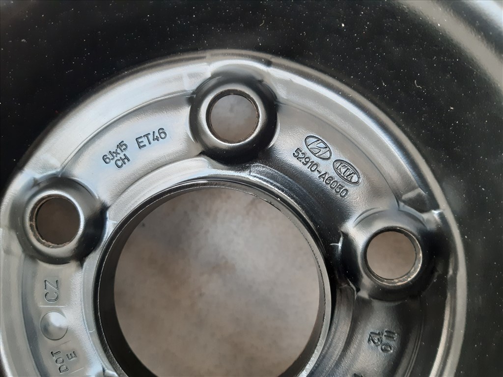  5x114.3 Hyundai Kia gyári lemezfelni 6x15 ET46 pótkerék i30 Ceed TPMS 3. kép