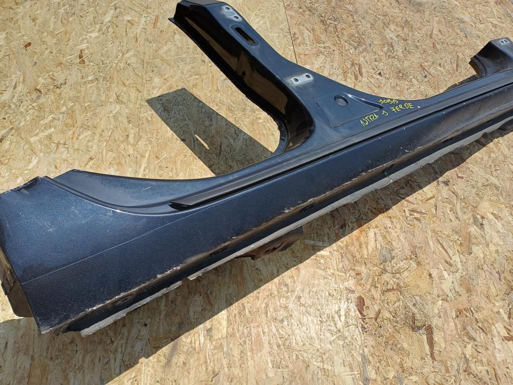 Opel Astra J (2009-2015) Jobb Küszöb 2. kép