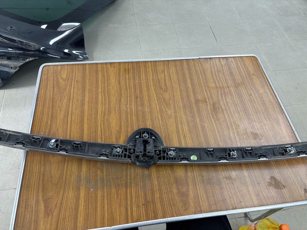 Opel Insignia A Csomagtérajtó Díszléc 9526 ,  22803610-22803608 2. kép