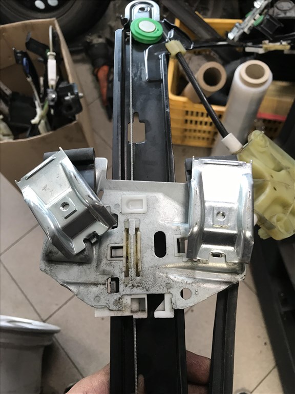 Seat León II 1P -- jobb hátsó ablakemelő szerkezet 2. kép