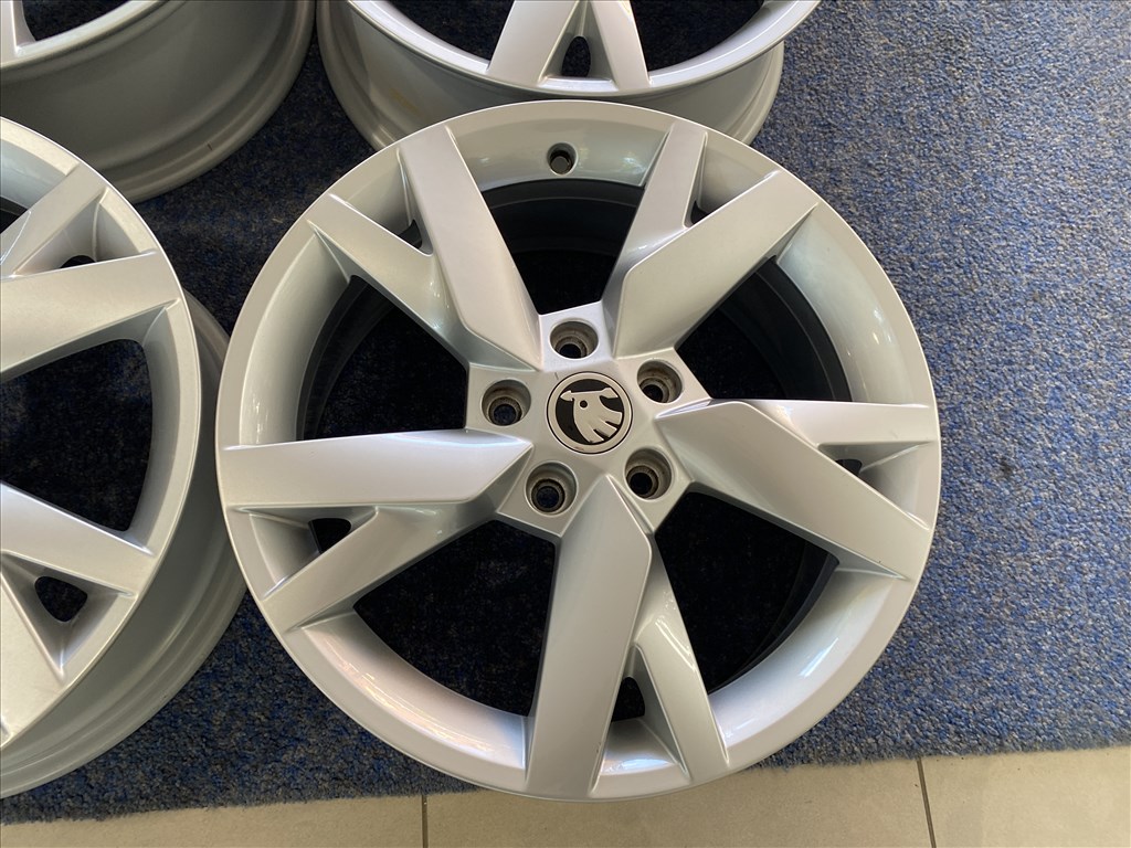 (3755) Skoda 17 gyári alufelni felni, 5x112, Octavia 4. kép