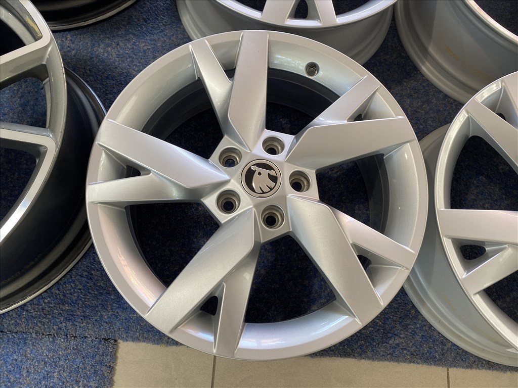 (3755) Skoda 17 gyári alufelni felni, 5x112, Octavia 5. kép