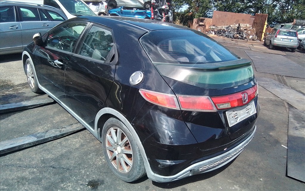 Honda Civic VIII bontott alkatrészei 1. kép