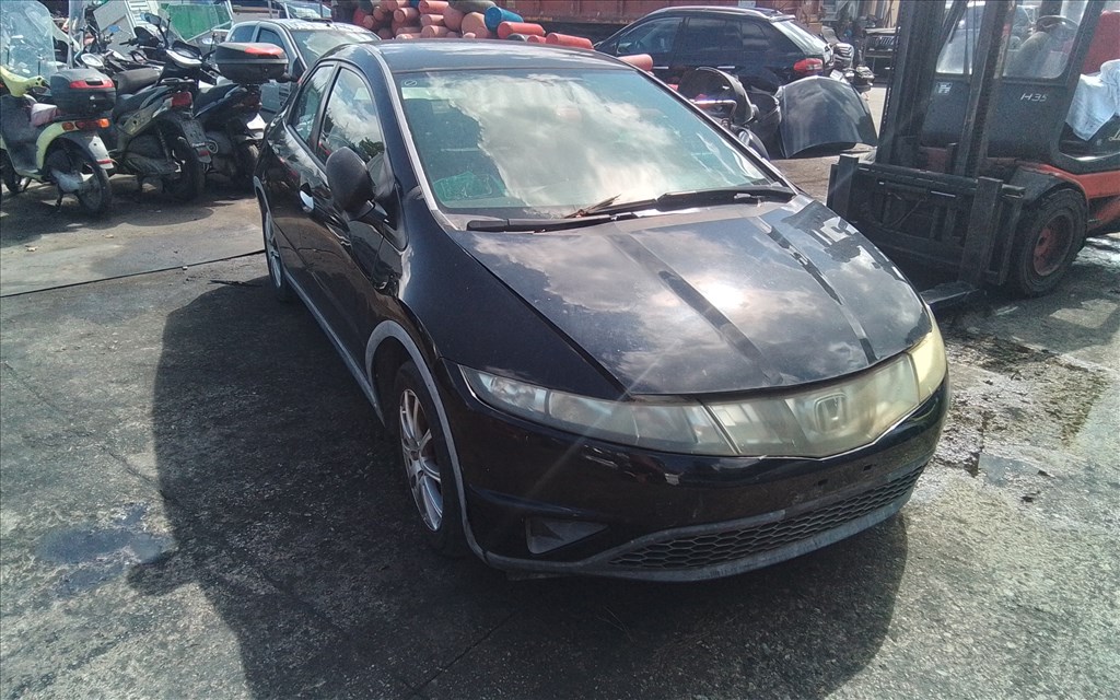Honda Civic VIII bontott alkatrészei 2. kép