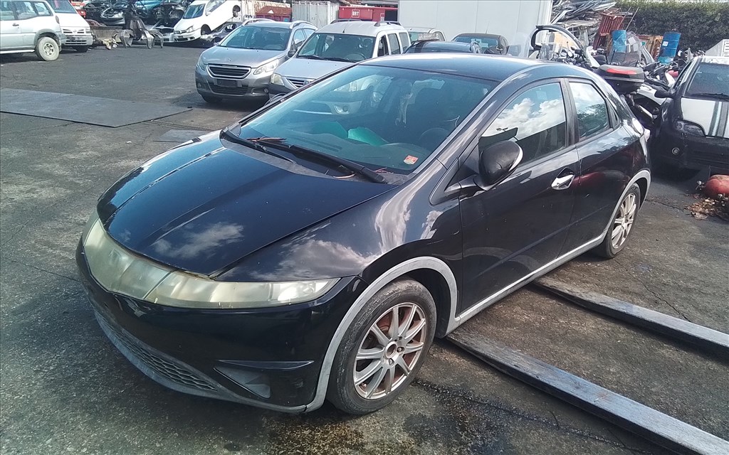 Honda Civic VIII bontott alkatrészei 3. kép