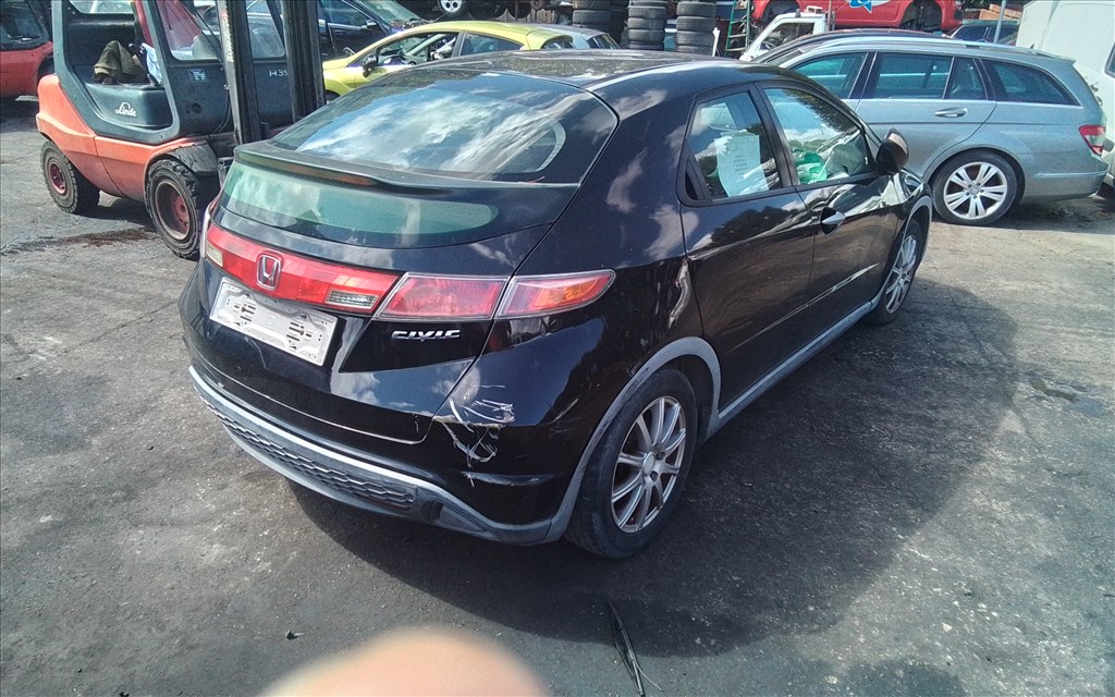 Honda Civic VIII bontott alkatrészei 4. kép