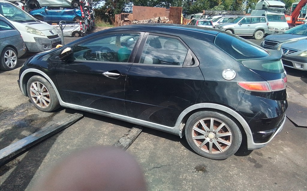 Honda Civic VIII bontott alkatrészei 5. kép