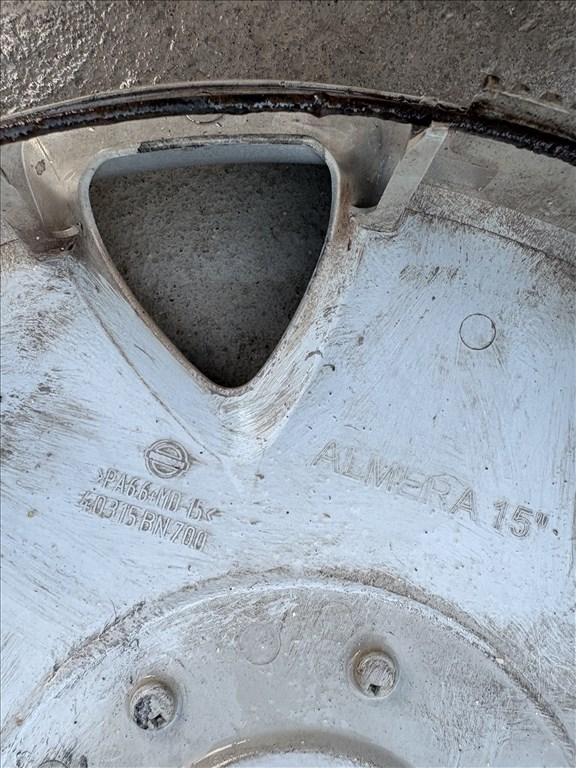 Nissan 15" dísztárcsák olcsón 4. kép