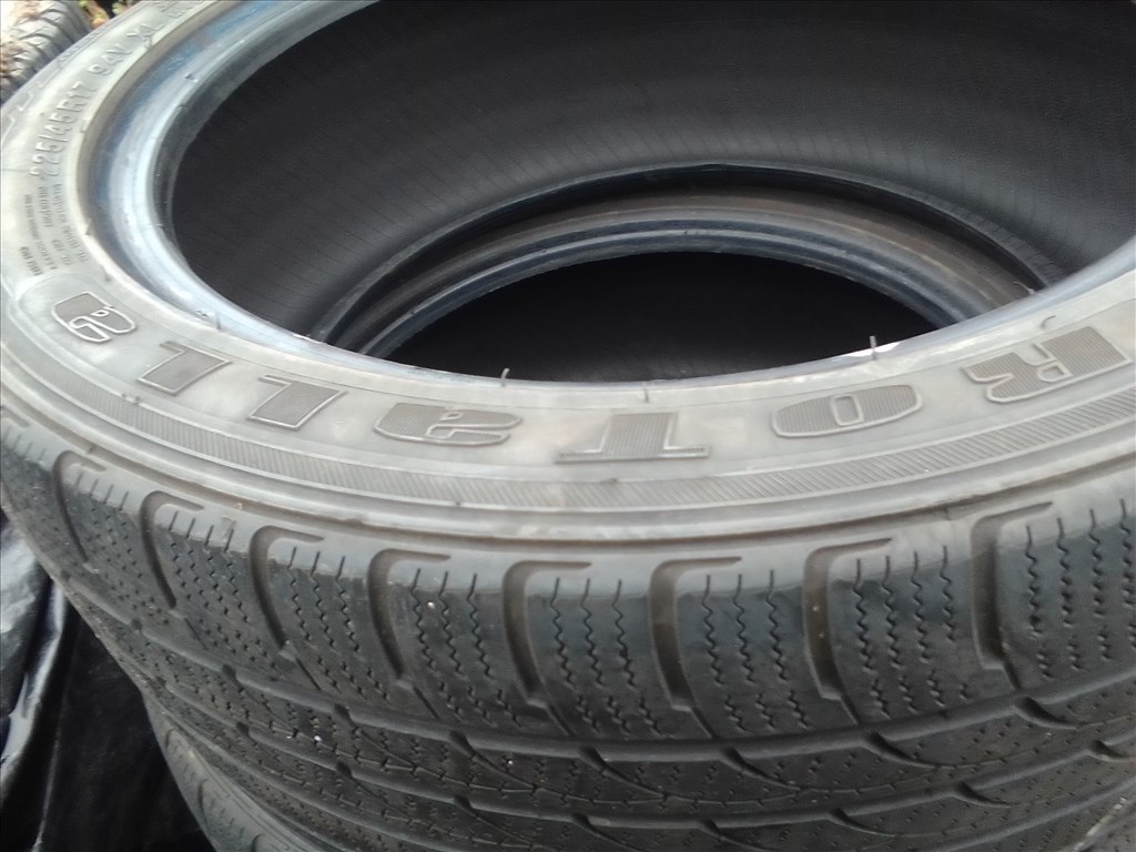  225/45R17 XL Rotolla Ice-Plus S210 téli gumi  2. kép