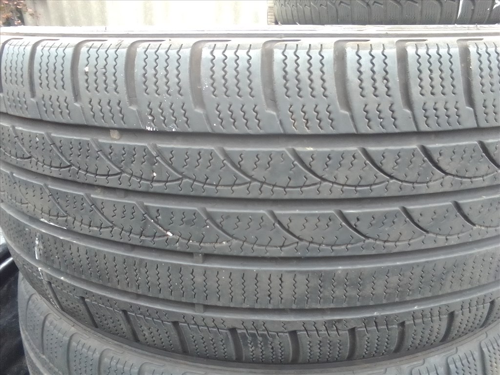  225/45R17 XL Rotolla Ice-Plus S210 téli gumi  3. kép