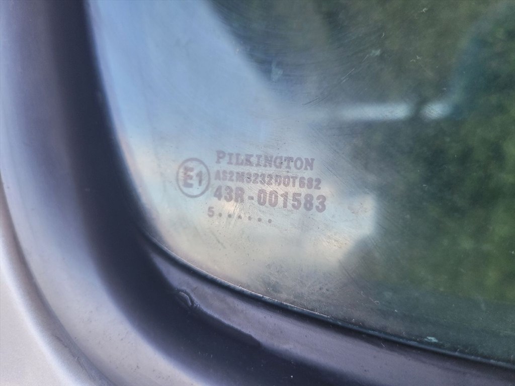 SUZUKI SWIFT III Jobb első Ajtó (Részeivel) E2043R00351 43r001583 4. kép